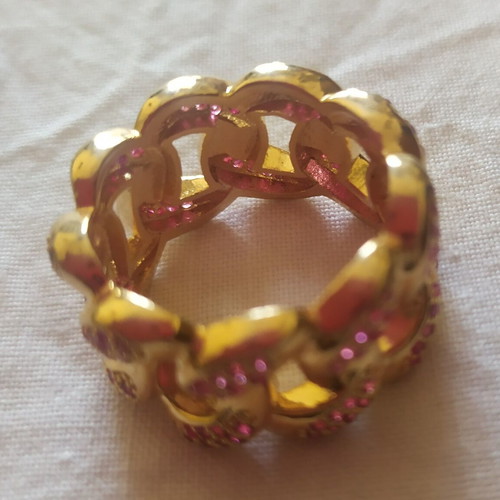 Ring with pink stones new, gold color