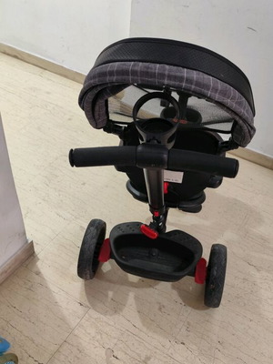 Byox tricycle used with removable handlebar and canopy
