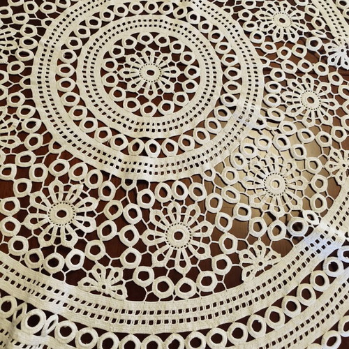 Handmade tablecloth 80 cm diameter like new