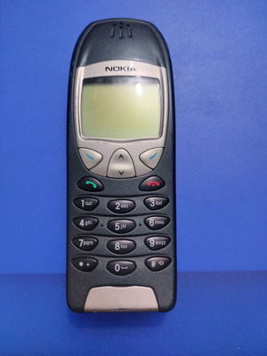 Nokia 3310 cell phone used, black, for parts or repair