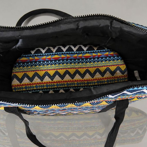 Lyla Shoulder Sling Pet Carrier like new, breathable for small pets