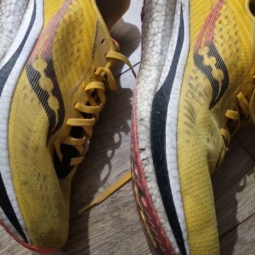 Saucony Endorphin Speed shoes used, size 43.5, yellow