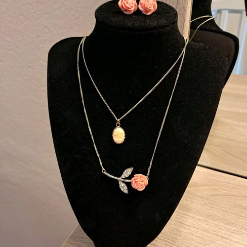 Necklace set with rose earrings pink like new and second necklace gift