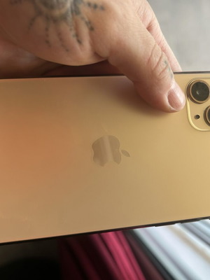 Apple iPhone 11 Pro Max 128GB Rose Gold with accessories