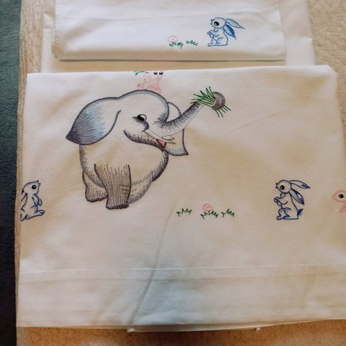 Crib sheet set like new, 2 white sheets with pillowcase