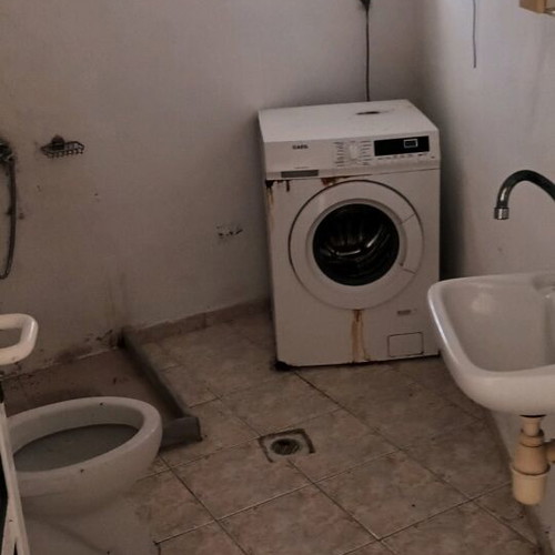 Detached house 120 sqm stone-built with fireplace, ground floor, needs renovation