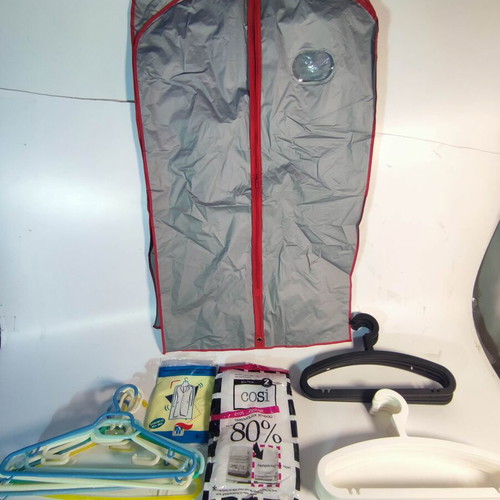Set of 20 hangers and protective bags like new