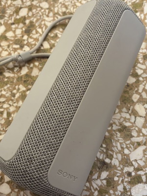 Sony SRS-XE200 Bluetooth speaker like new, waterproof, portable