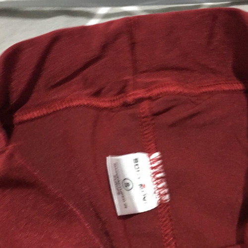 Shiny leggings used dark red size small Bodymove