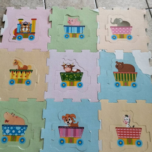 Baby floor puzzle used, 9 pieces with storage case