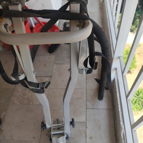 Tow bar bike rack for 4 bicycles used, tires need replacement