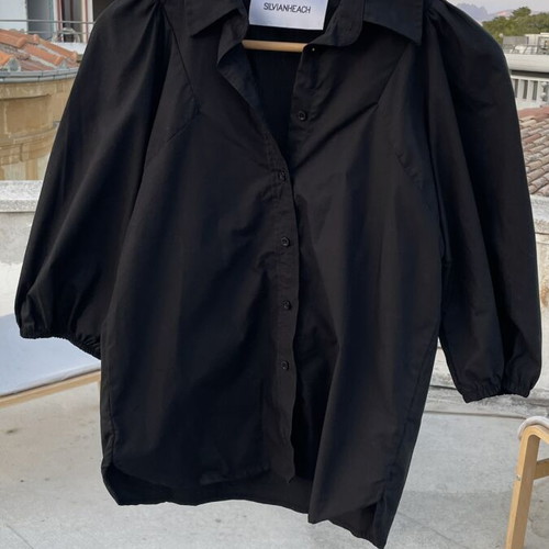 Black shirt Silvian Heach like new with puff sleeve 3/4