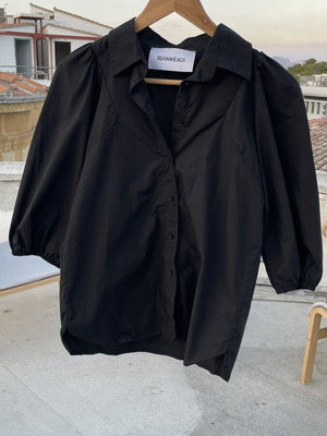 Black shirt Silvian Heach like new with puff sleeve 3/4