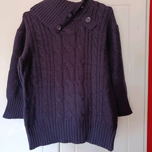 Purple knit sweater like new with unique collar, size L