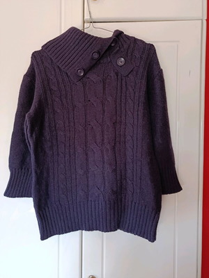 Purple knit sweater like new with unique collar, size L