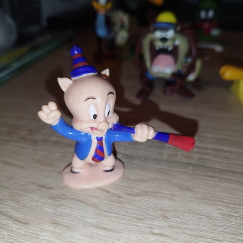 Looney Tunes figures used, medium collection of 18 pieces