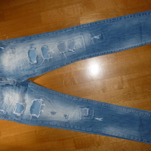 Edward jeans n27 used with rips
