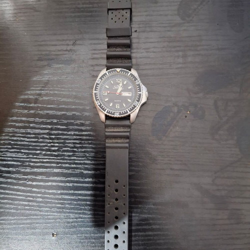 Shark Diver Quartz 200M watch used, vintage style