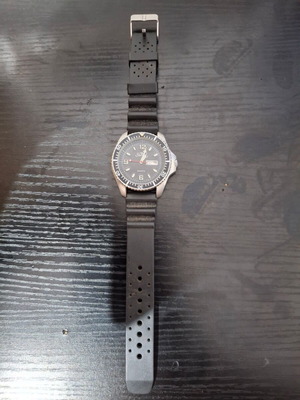 Shark Diver Quartz 200M watch used, vintage style