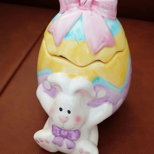 Easter decorative ceramic vase new with lid and bunny