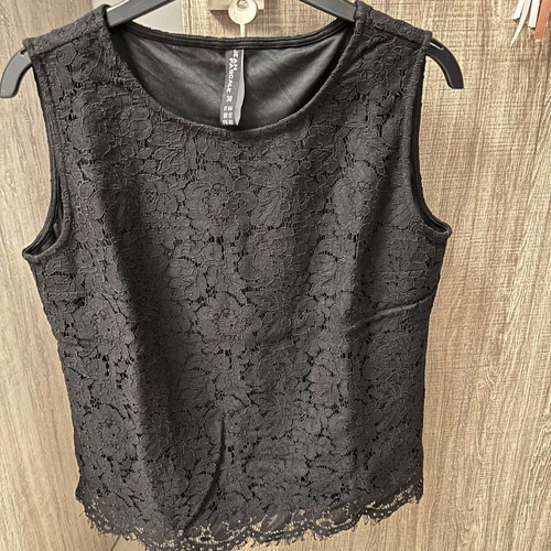 T-shirts size mall medium in excellent condition, one transparent