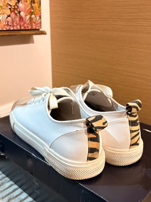 Bershka sneakers size 39 like new, white with leather details