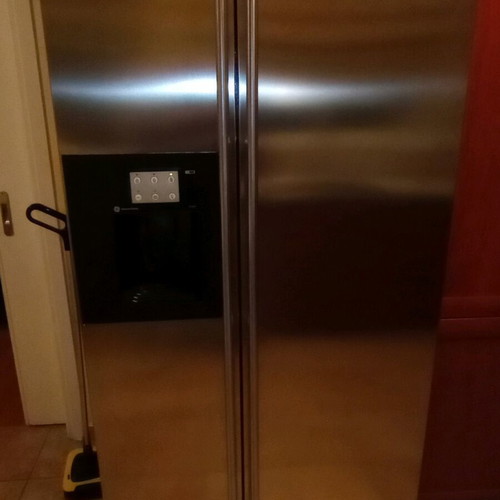 General Electric inox refrigerator used with ice maker and water dispenser