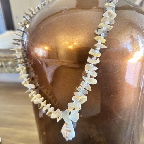 Necklace with shell and shell beads like new, beige