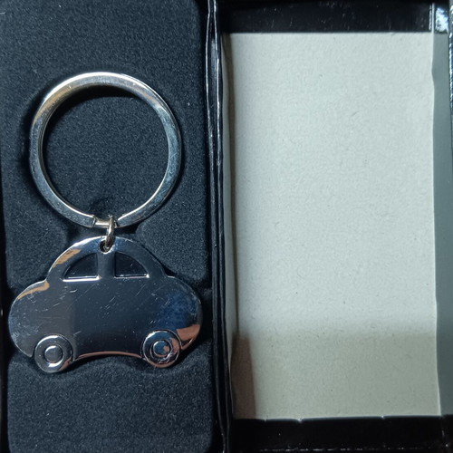 Metal car keychain new, silver