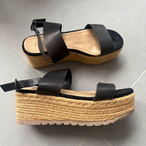 Fred platform sandals like new, size 40, black