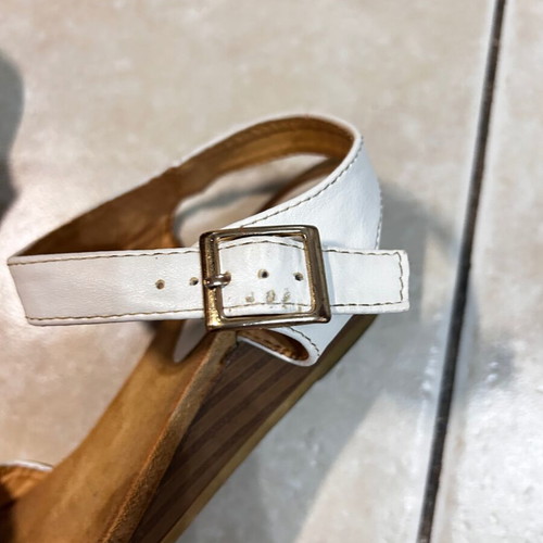 Women's sandals used with white straps, size 40, brown and white