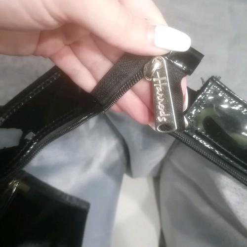 Shoulder bag used in good condition