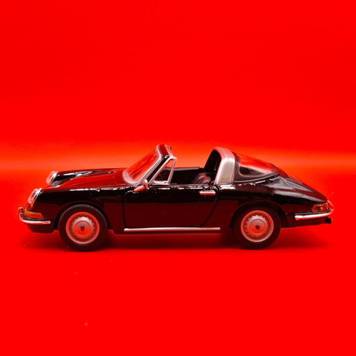 Porsche 911 1967 Bburago miniature new, scale 1:32