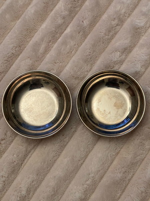 Set of 2 silver decorative bowls like new