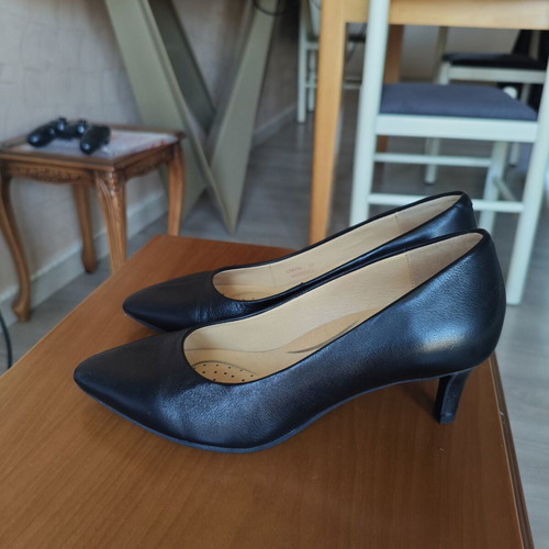 Geox leather pumps like new, black, size 35