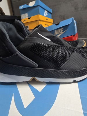 Nike GO FlyEase sneakers size 42.5, black