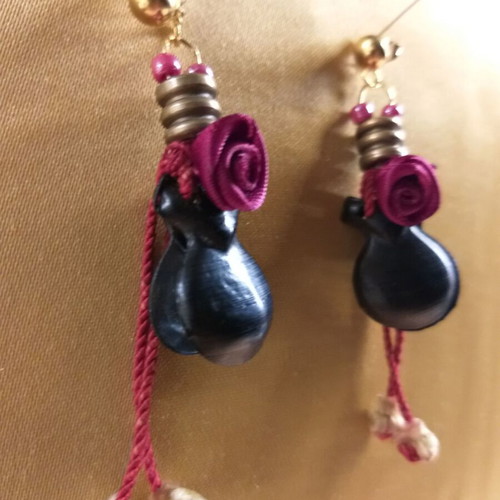 Castanets earrings stud with burgundy red roses