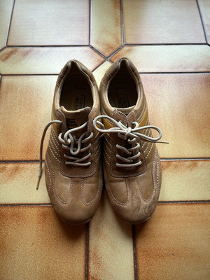 Camel leather shoes like new, suede, size 42