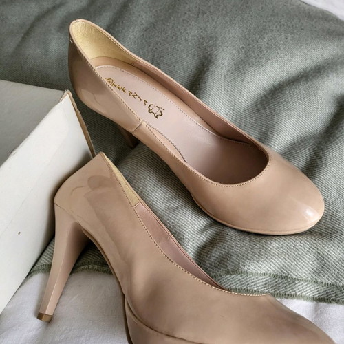 Stefania pumps new, size 40, beige, 8 cm heel