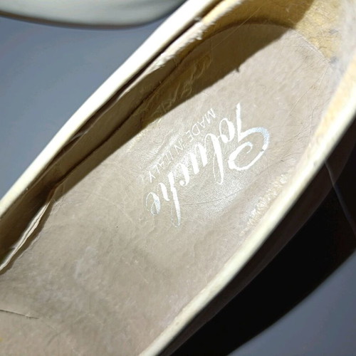 Classic leather pumps from Italy like new, beige