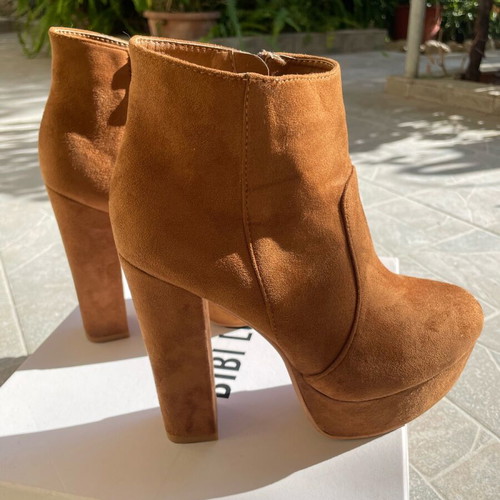 Bibi Lou suede brown boots like new with 12 cm heel