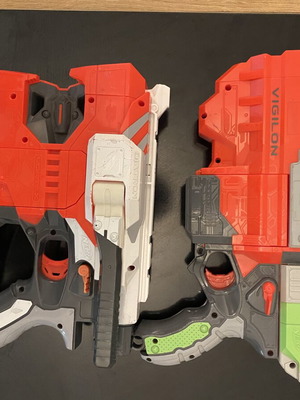 Nerf bundle like new, two blasters without darts