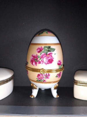 Vintage porcelain trinket boxes set of 3 with authentic Limoges, like new
