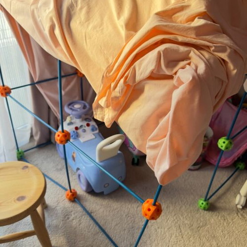 Children's assembly tent like new