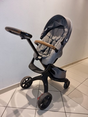Baby stroller used in excellent condition