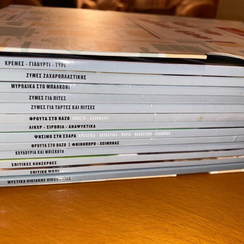 Complete Kan' to Monos Sou Gastronomos series like new, 14 volumes with case