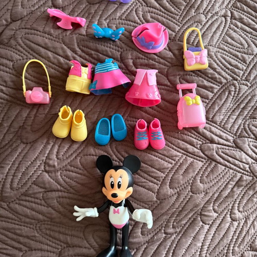 Minnie Mouse doll toy used with clothes and accessories
