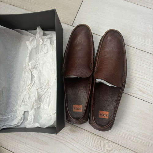 Boss moccasins size 44 like new, brown