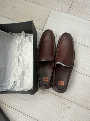 Boss moccasins size 44 like new, brown