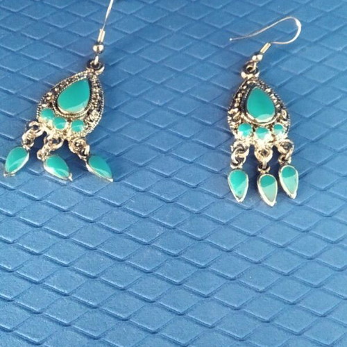 Bracelet and five pairs of earrings like new